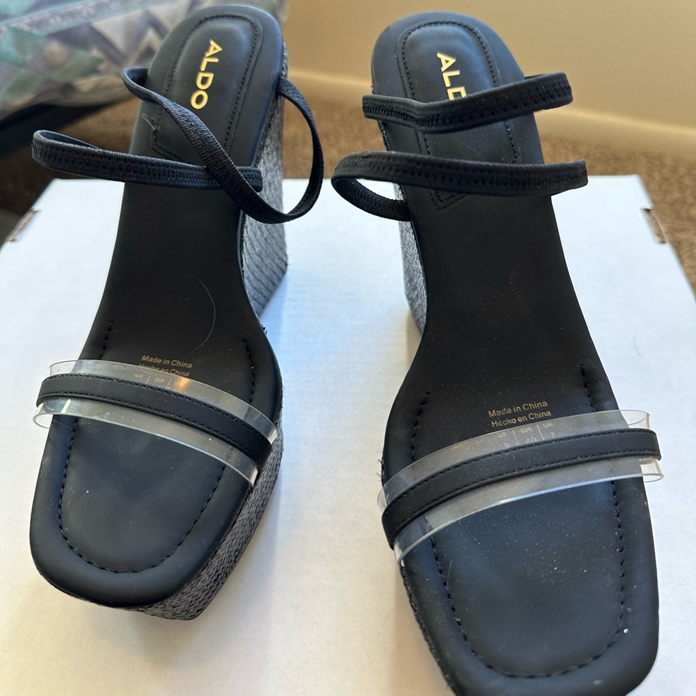 Black Wedges